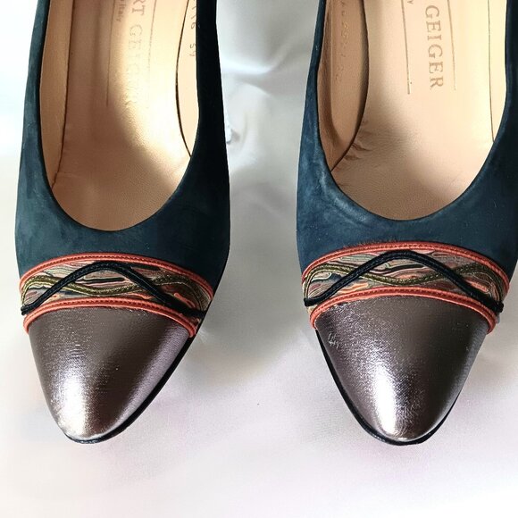 EUC ~ KURT GEIGER Baldini Gorgeous Navy Blue Suede Pumps ~ Size 9 - Picture 3 of 15